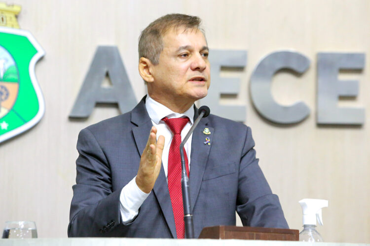 Firmo Camurça aponta necessidade de permanecer investindo em educação