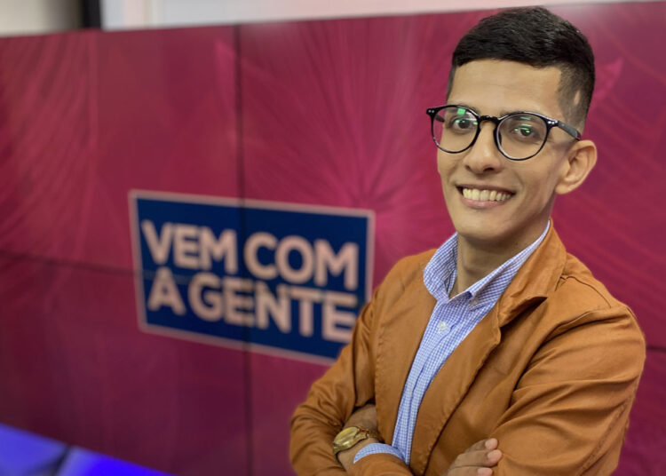 Romualdo Cruz, famoso como Sirvo Santos, será âncora no programa Vem com a Gente da Band Ceará
