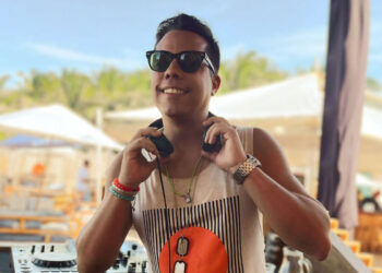 DJ Taigaro é convidado para tocar durante os shows das bandas Jeito Moleque e Inimigos da HP na Praia do Futuro