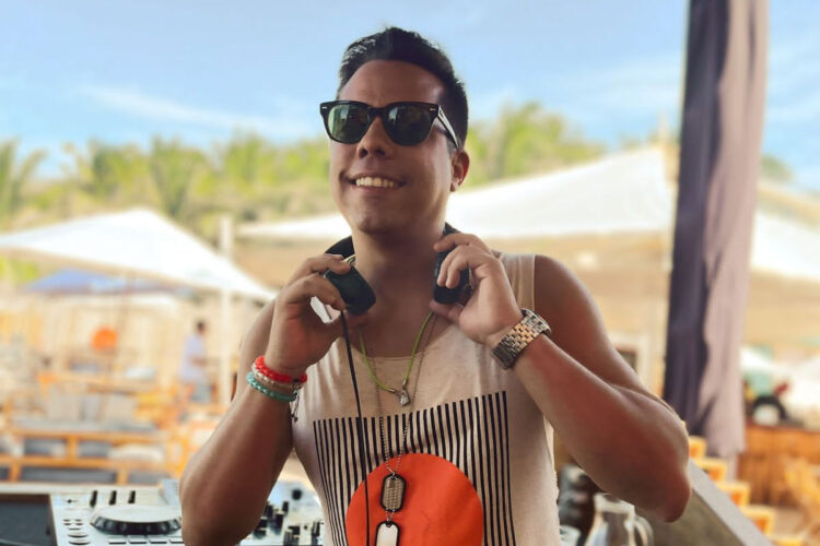 DJ Taigaro é convidado para tocar durante os shows das bandas Jeito Moleque e Inimigos da HP na Praia do Futuro