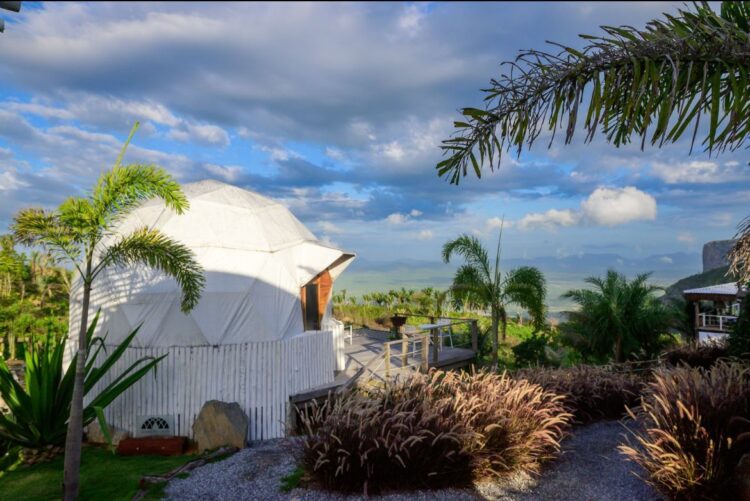 Conheça o Glamping, o “acampamento de luxo” que traz uma nova forma hospedagem ao Ceará