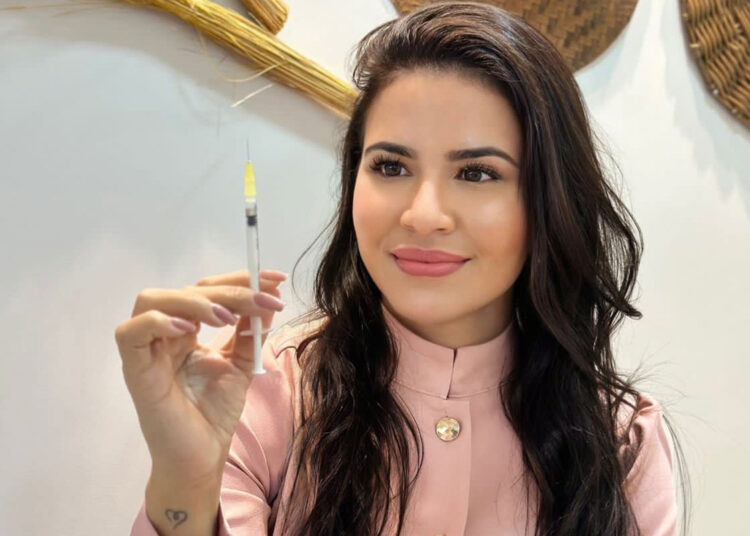 Dermatite seborreica: fatores genéticos e oleosidade contribuem para o surgimento da caspa; saiba quais os tratamentos mais indicados para combatê-la