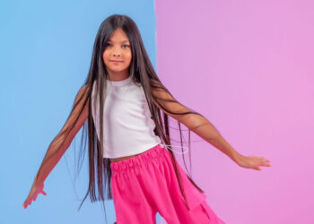 Conheça Ariane Gryzlova: A Pequena Russa que Encanta o Mundo da Moda