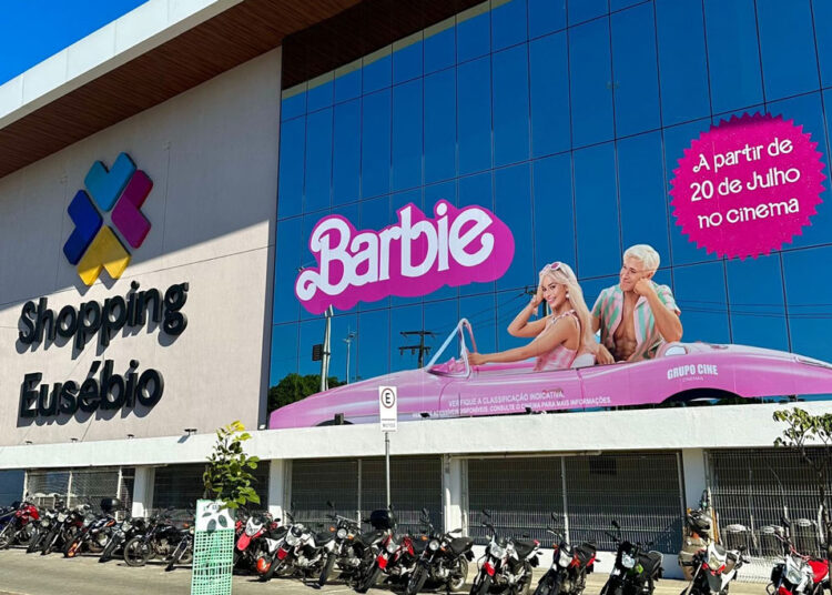 Sucesso de público, filme Barbie tem sessões esgotadas no Shopping Eusébio e deve aumentar em 25% fluxo de visitantes no empreendimento