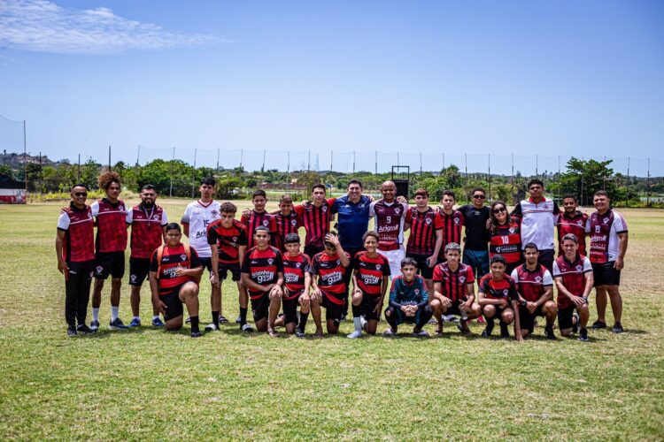 Escolinha ArizinhoGooll recebe visita ilustre e promove aprendizado sobre as regras do futebol