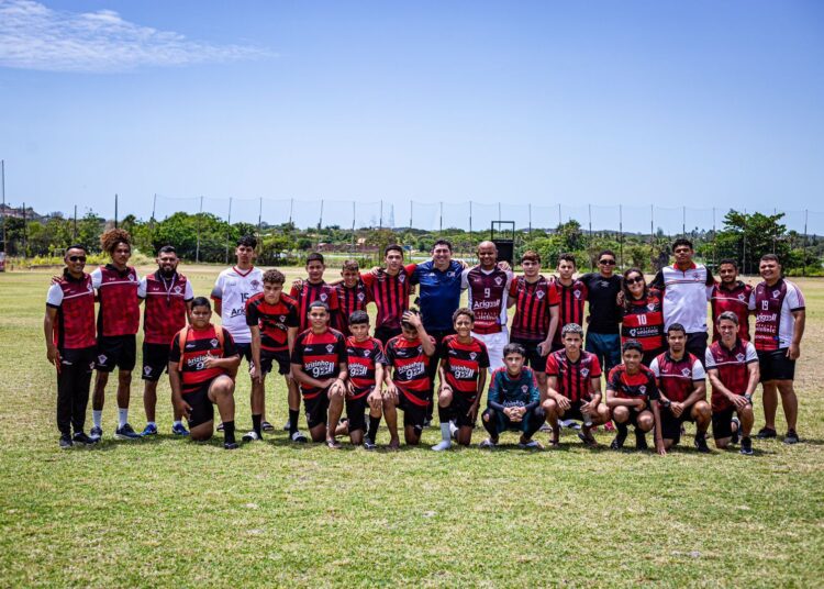 Escolinha ArizinhoGooll recebe visita ilustre e promove aprendizado sobre as regras do futebol