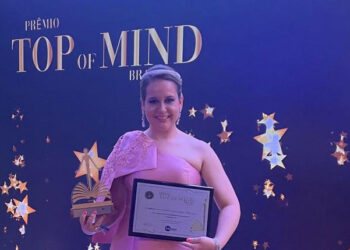 Dra. Eduarda Diógenes recebe o Top of Mind Brasil na categoria Harmonização facial