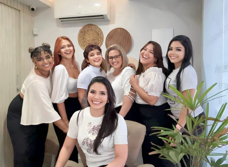 Especialista em terapia capilar, Dra. Mirian Lima atua há mais de 18 anos com tratamentos terapêuticos