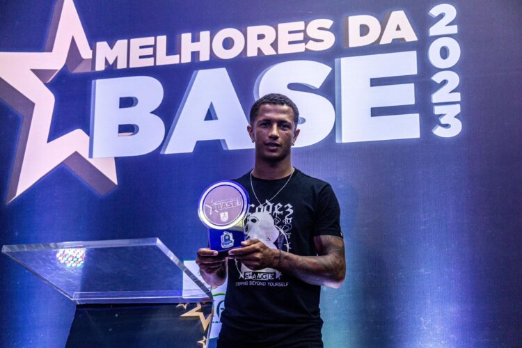Atleta do FC Atlético Cearense é eleito o melhor lateral esquerdo da base na categoria sub-20 do futebol cearense de 2023