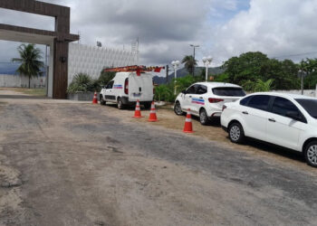 Dona de buffet em Maracanaú é presa por furto de energia após operação da Enel