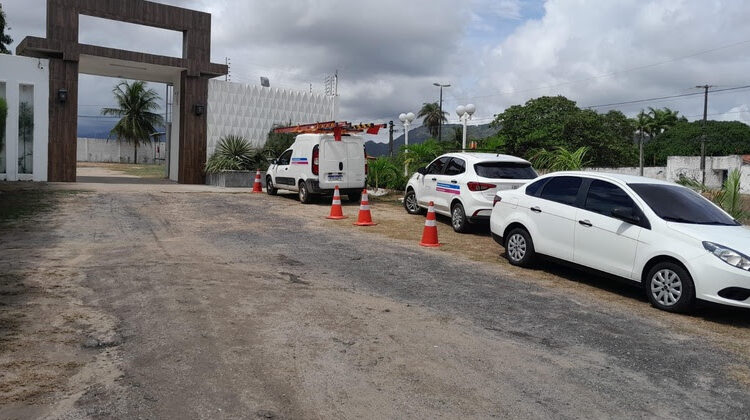 Dona de buffet em Maracanaú é presa por furto de energia após operação da Enel