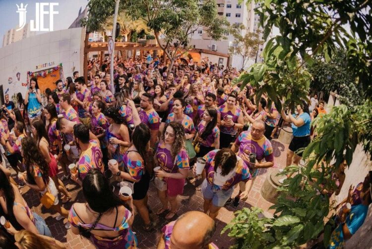Pré-Carnaval: em janeiro os foliões já entram no ritmo para a festa em 2024; empresários apostam em aumento de vendas