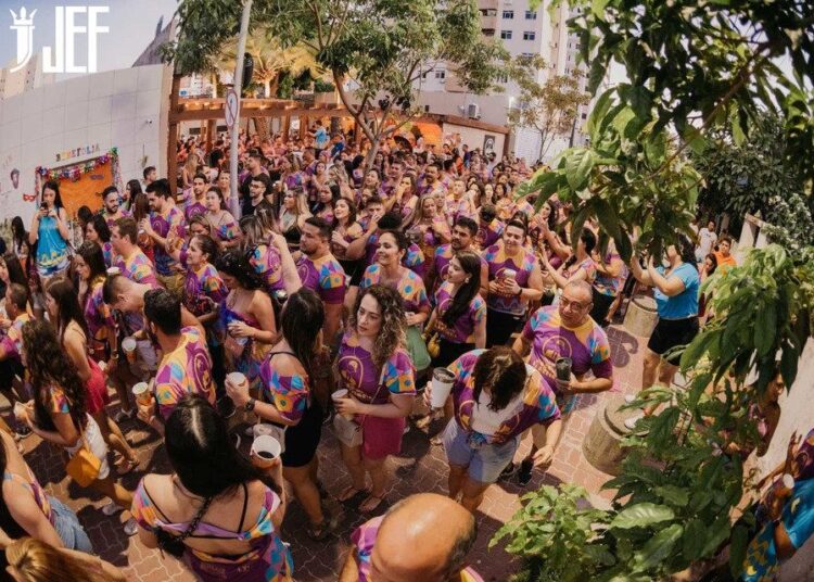 Pré-Carnaval: em janeiro os foliões já entram no ritmo para a festa em 2024; empresários apostam em aumento de vendas