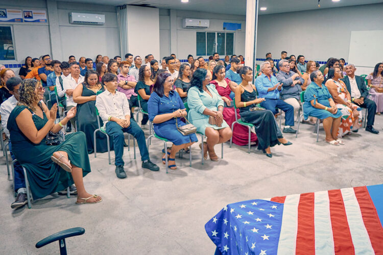 Centro de Línguas de Maracanaú realiza formatura dos concludentes de 2023.2