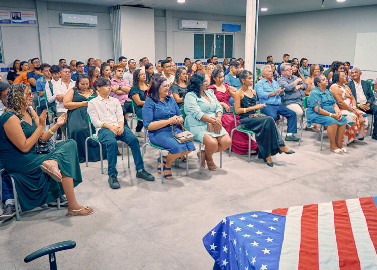 Centro de Línguas de Maracanaú realiza formatura dos concludentes de 2023.2