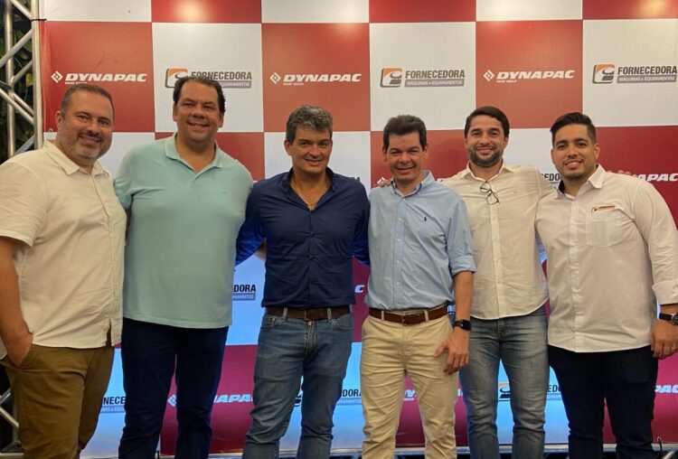 Grupo Fornecedora reúne clientes e apresenta lançamento de pavimentadora da Dynapac
