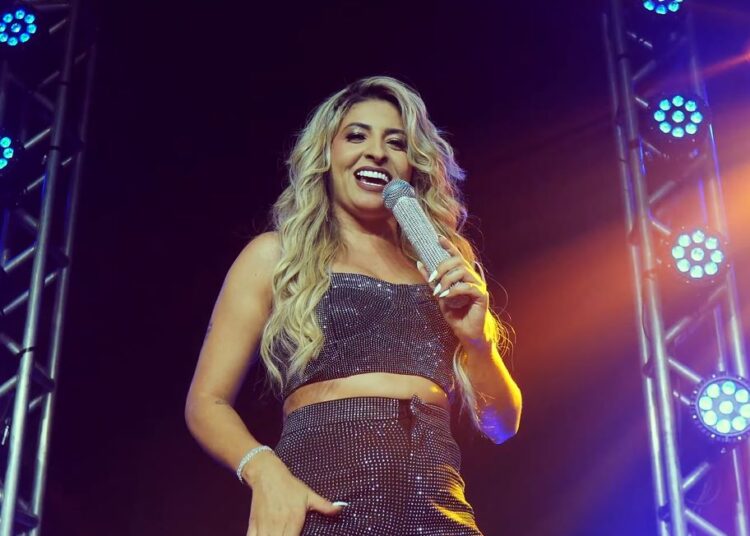 Elaine Braga apresenta música “Tela Trincada”