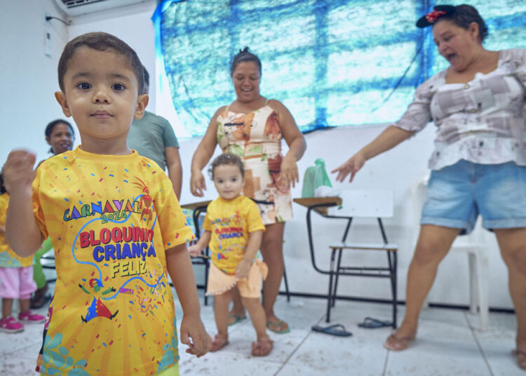 Crianças de Maracanaú acompanhadas pelo Programa Criança Feliz participam de atividade de Carnaval