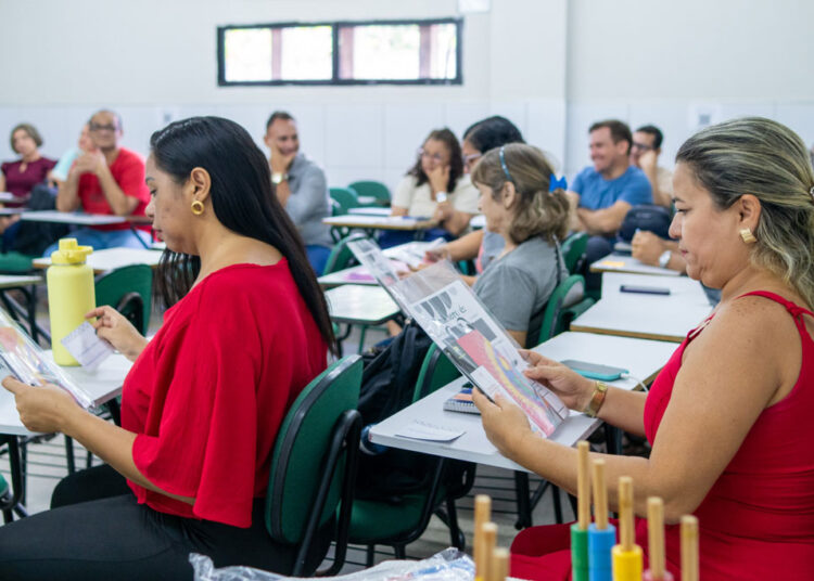 Professores da rede municipal participam da primeira formação de 2024