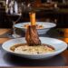 Vitelo a lagosta: conheça as receitas de risoto do Cortile Ristorante 