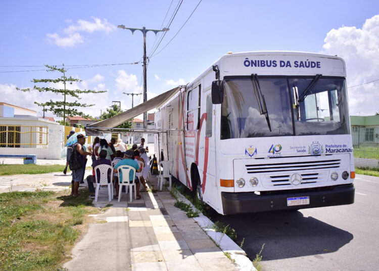 Ônibus da Saúde oferta atendimentos no Restaurante Popular de Maracanaú