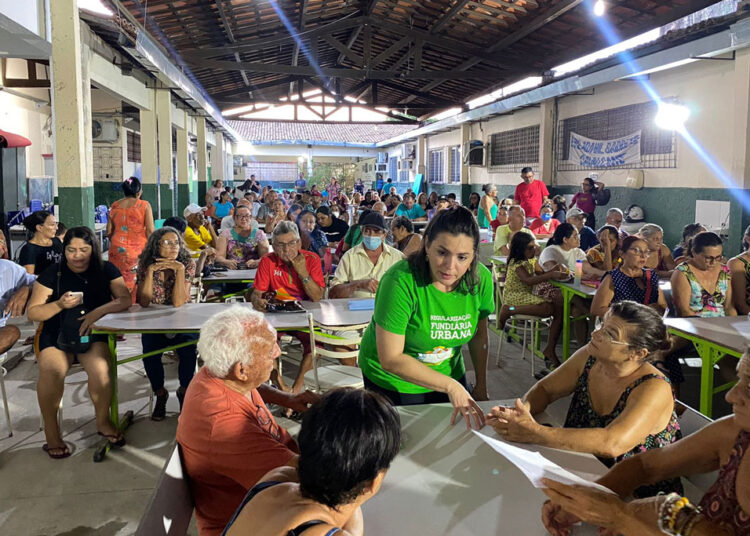 Papel da Casa — Moradores do Conjunto Timbó participam de Assembleia sobre orientação para receber documentação de imóveis