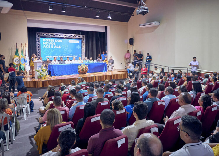 Novos agentes comunitários de saúde e agentes de combate às endemias tomam posse em Maracanaú
