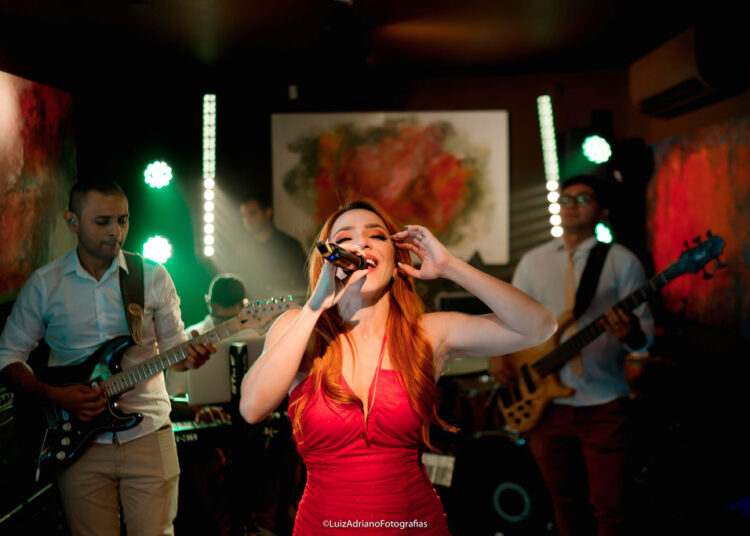 Vitória Fernandez destaca o papel da mulher no mercado do business musical