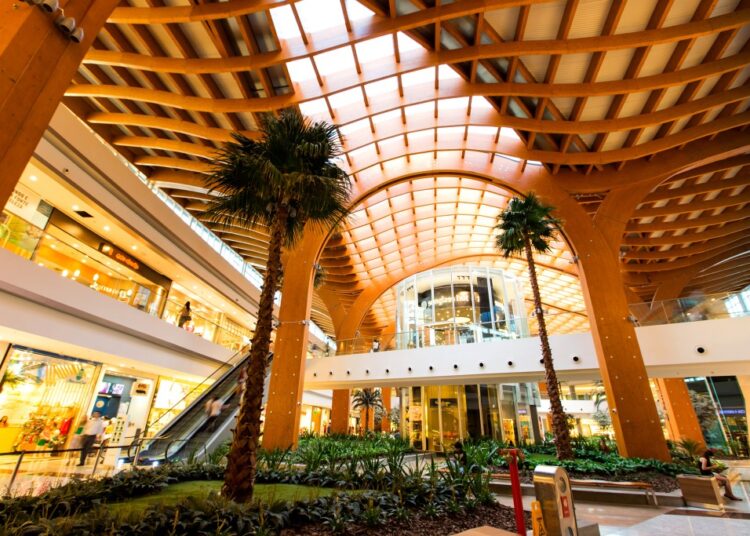 Iguatemi Bosque celebra 42 anos com sessão de cinema, distribuição de brindes e programação especial para os clientes
