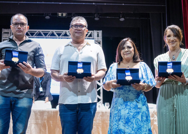 Prefeitura realiza lançamento do Livro Didático sobre a História de Maracanaú, escrita por professores da rede municipal