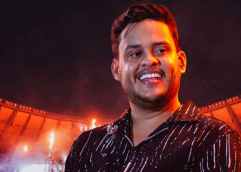 Thiago Aquino surpreende com álbum inédito