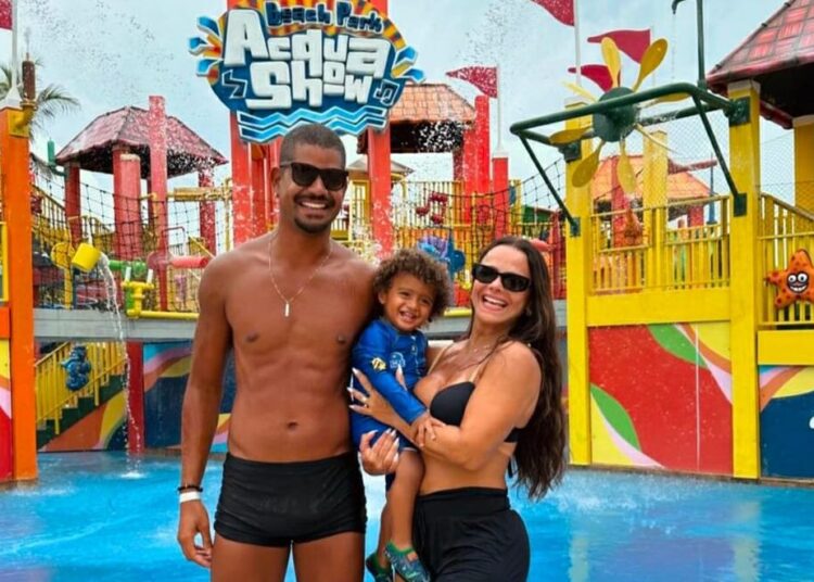 Vivi Araújo aproveita momentos de diversão no Beach Park
