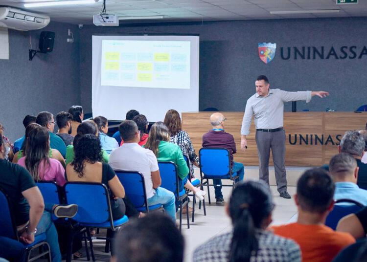 Servidores da Administração Pública Municipal participam de capacitação sobre Estudo Técnico Preliminar