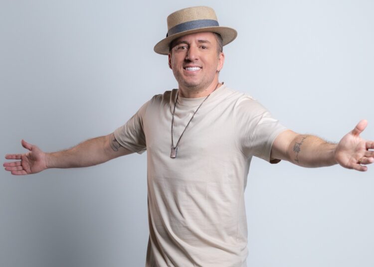 Tony Guerra grava DVD com show “Sacode Inesquecível” no Estacionamento do RioMar Fortaleza