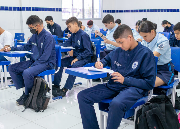 Estudantes da rede municipal participam da 27ª Olimpíada Brasileira de Astronomia e Astronáutica (OBA)