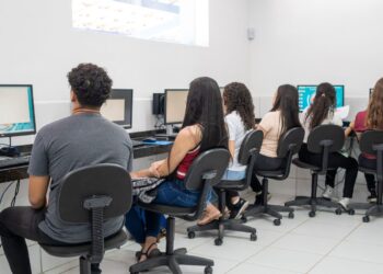 Universidade do Trabalho Digital inicia aulas dos cursos de informática em Maracanaú