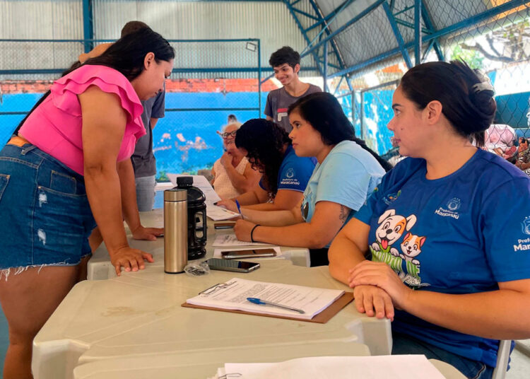 Tutores e protetores do município levam seus bichinhos para serem castrados