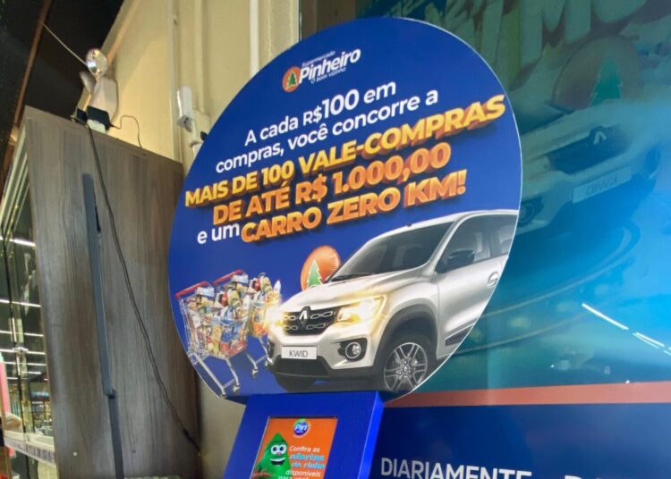 Supermercado Pinheiro se torna o primeiro do Brasil a implantar totens com ofertas personalizadas