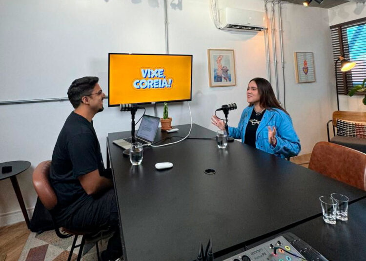 Lívia Ferraz compartilha suas experiências como fã de K-pop e doramas no Podcast Vixe, Coreia