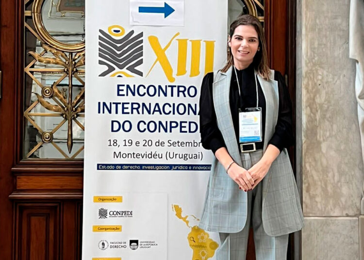Advogada Helena Carvalho participa do CONPEDI no Uruguai
