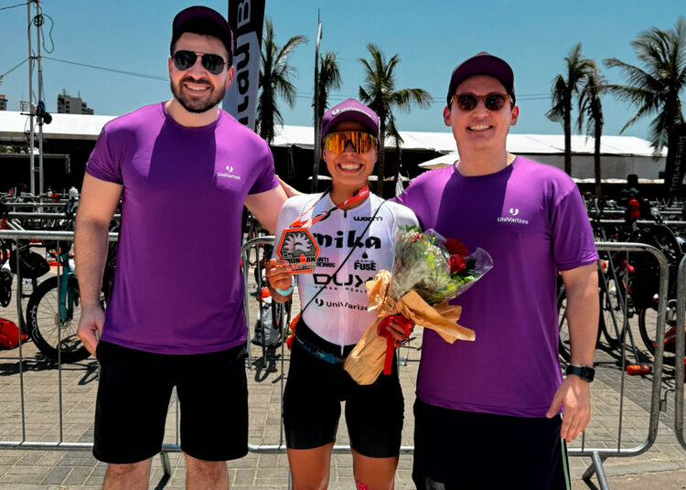 Multicampeã Mikelle Coelho, atleta patrocinada pela Univarizes, vence Ironman Fortaleza