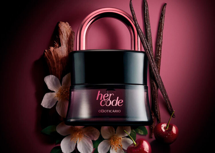 O Boticário apresenta Her Code Touch, fragrância que inspira o prazer feminino pelo toque