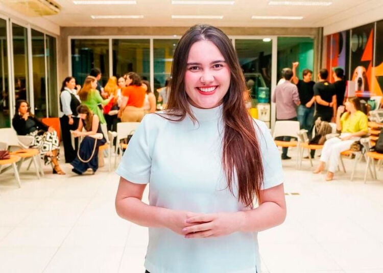 Desbravando o TikTok: Estratégias de sucesso com Lívia Ferraz na Advance Comunicação
