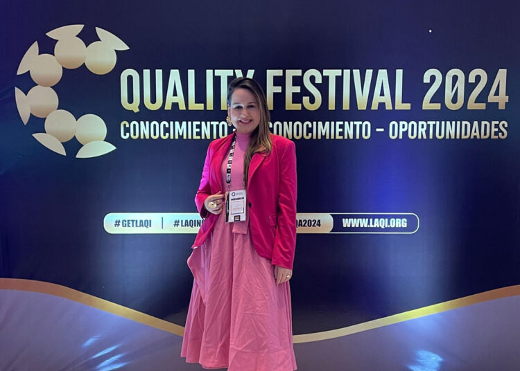 Dra. Eduarda Diógenes recebe prêmio internacional em Manaus durante o Quality Festival 2024