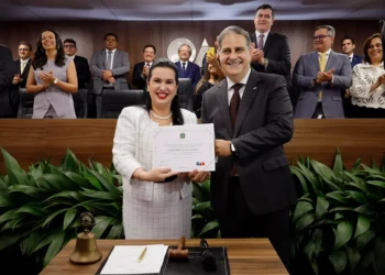 Christiane Leitão toma posse na OAB-CE e promete gestão democrática e voltada à advocacia