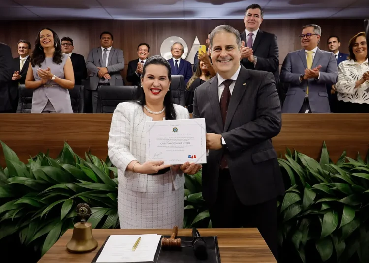 Christiane Leitão toma posse na OAB-CE e promete gestão democrática e voltada à advocacia