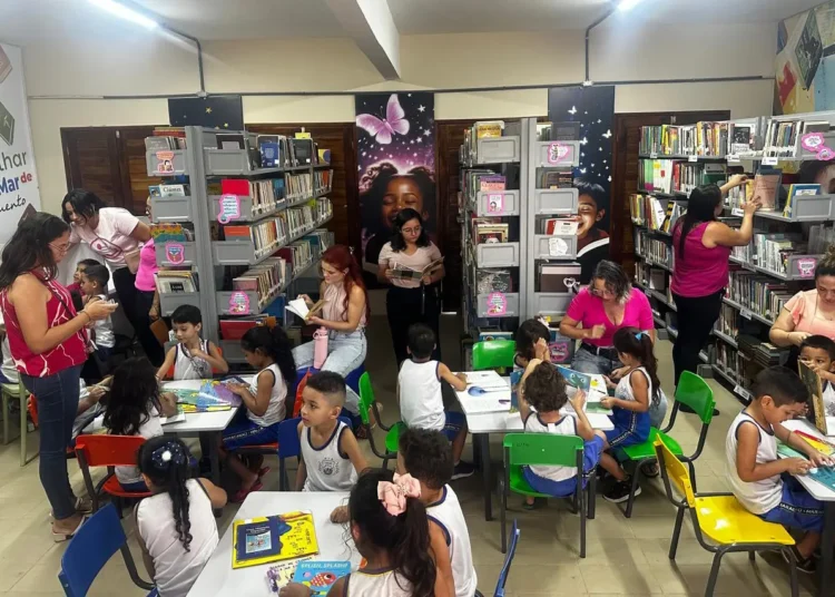 Biblioteca Pública João Pereira de Andrade recebe alunos para pesquisa sobre Monteiro Lobato
