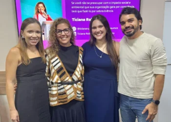 Bosco Nunes, Lívia Ferraz e Camilla Cruz ao lado de Ticiana Rolim prestigiaram a posse do Conselho 2025 da Comissão Sinduscon Jovem.
