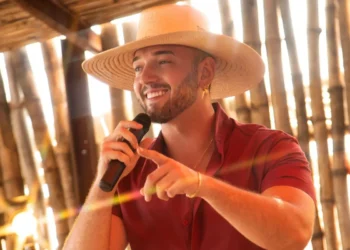 Raul Martins cresce no cenário musical e celebra novo lançamento