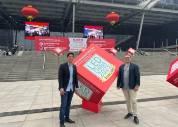 Diretoria da Bigdooh Mídia OOH participa da LED China 2025, em Shenzhen